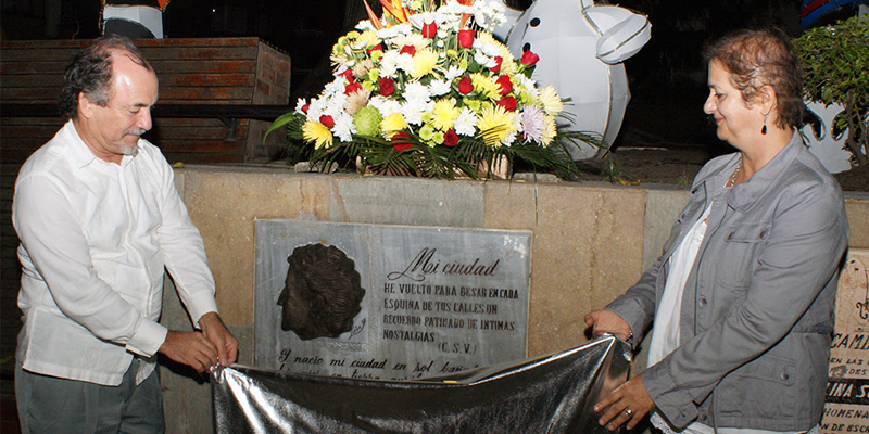 carmelina-soto-escultura-en-su-homenaje